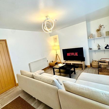 노팅엄 Contractor Haven- 3Bdr Crew House, Free Parking, Fast Wifi & Private Garden 아파트 외부 사진