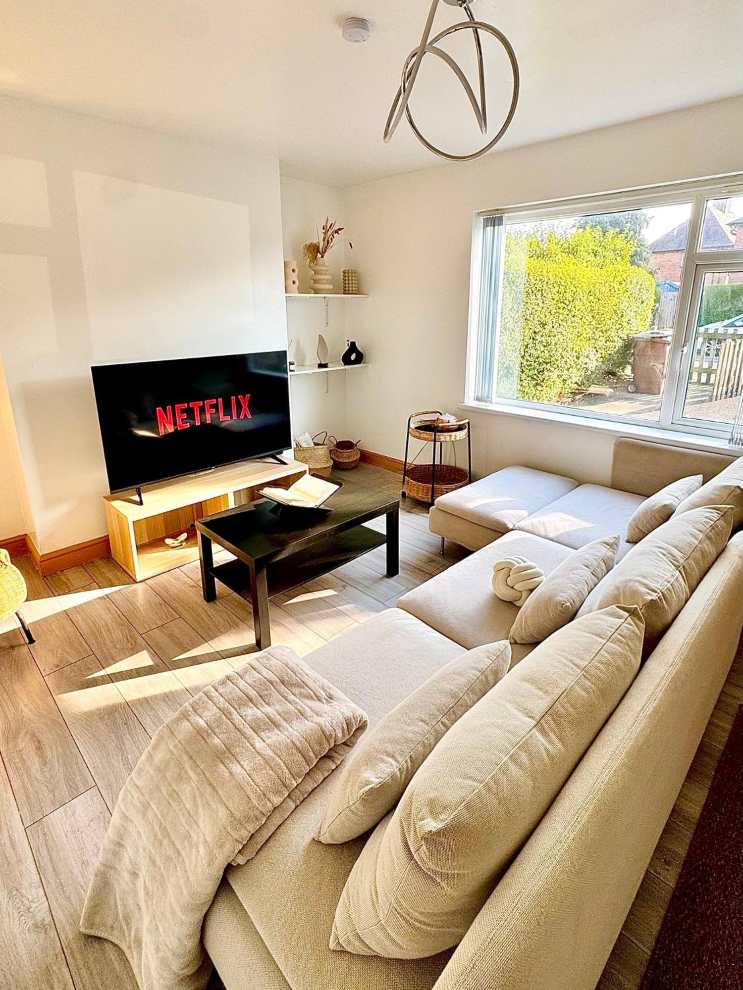 노팅엄 Contractor Haven- 3Bdr Crew House, Free Parking, Fast Wifi & Private Garden 아파트 외부 사진