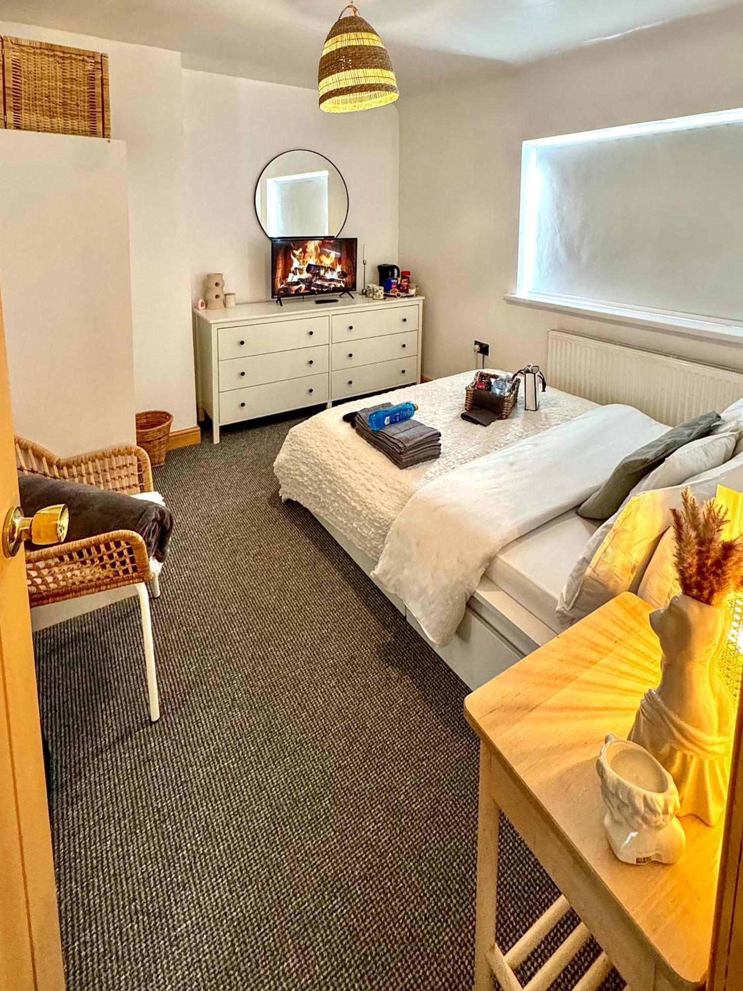 노팅엄 Contractor Haven- 3Bdr Crew House, Free Parking, Fast Wifi & Private Garden 아파트 외부 사진