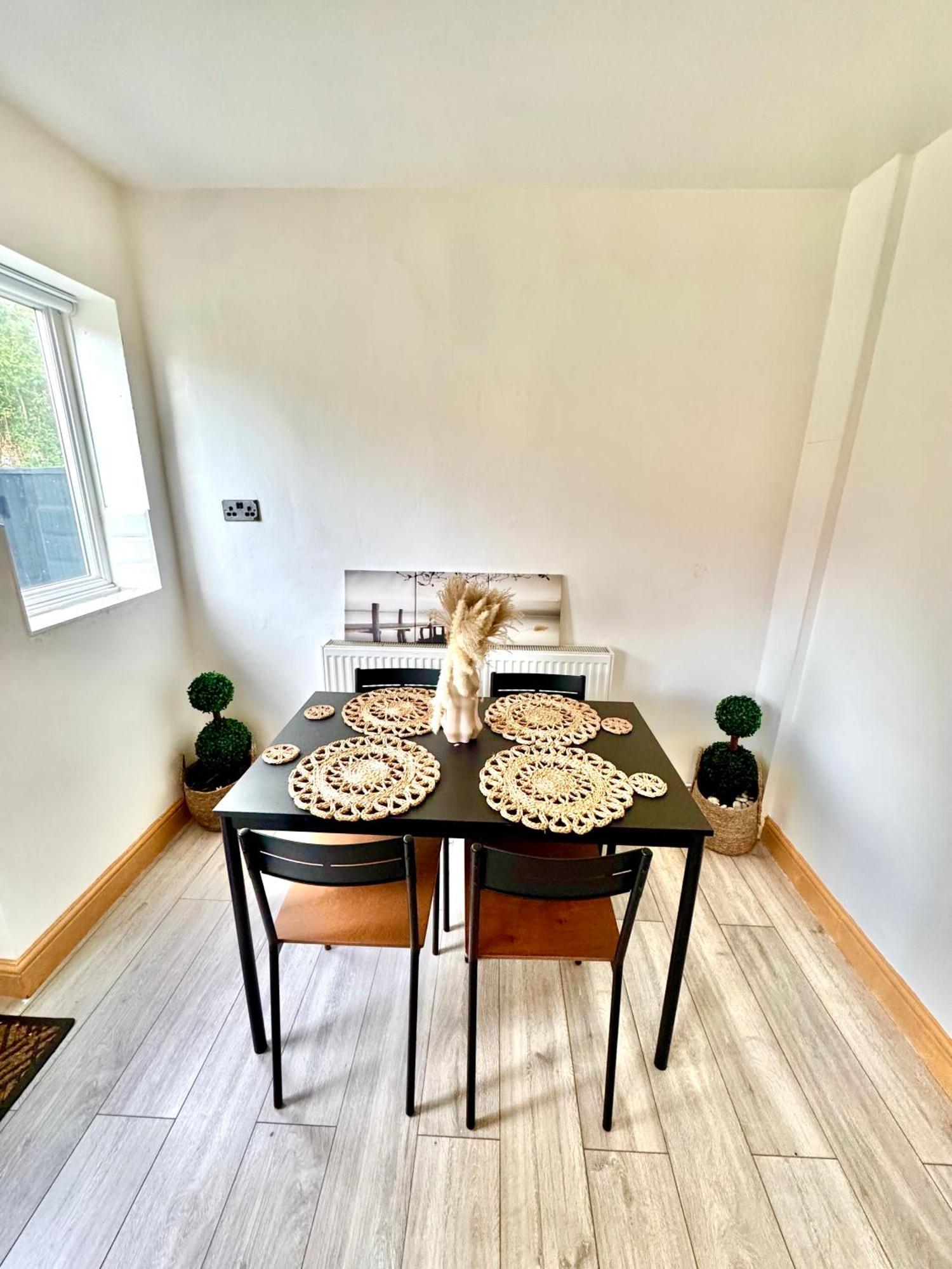 노팅엄 Contractor Haven- 3Bdr Crew House, Free Parking, Fast Wifi & Private Garden 아파트 외부 사진
