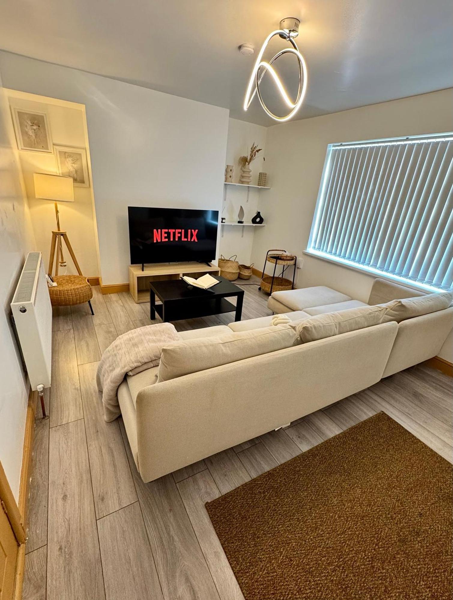 노팅엄 Contractor Haven- 3Bdr Crew House, Free Parking, Fast Wifi & Private Garden 아파트 외부 사진