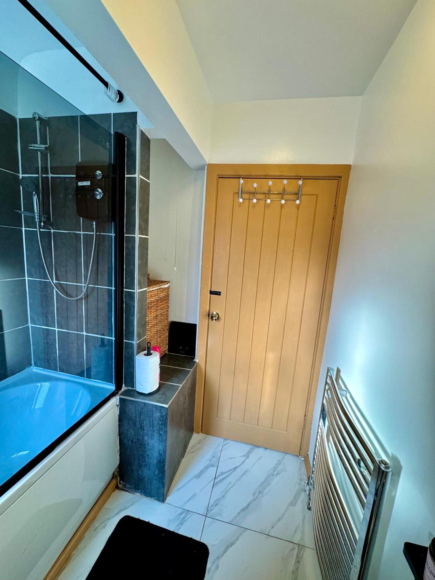노팅엄 Contractor Haven- 3Bdr Crew House, Free Parking, Fast Wifi & Private Garden 아파트 외부 사진
