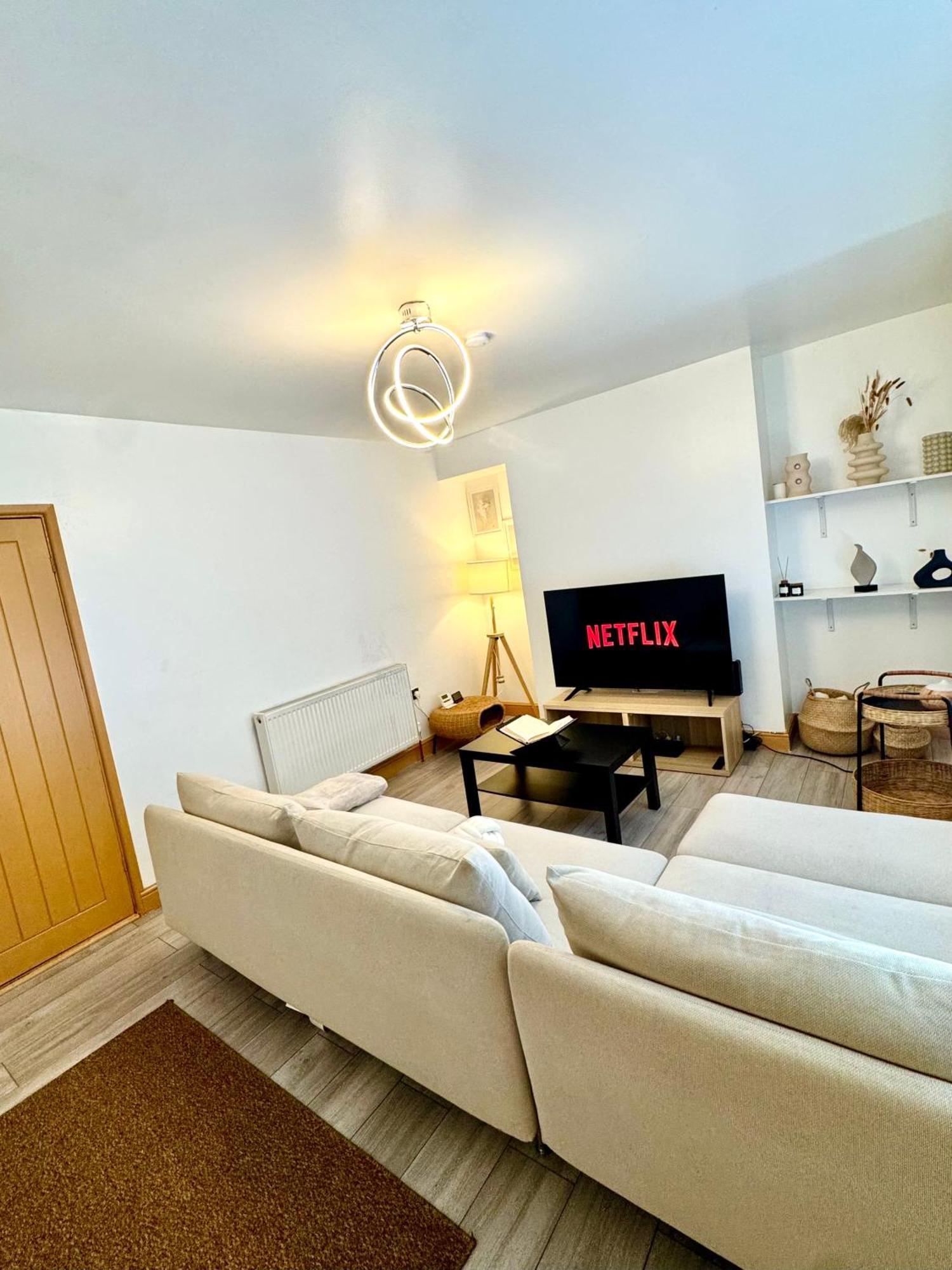 노팅엄 Contractor Haven- 3Bdr Crew House, Free Parking, Fast Wifi & Private Garden 아파트 외부 사진