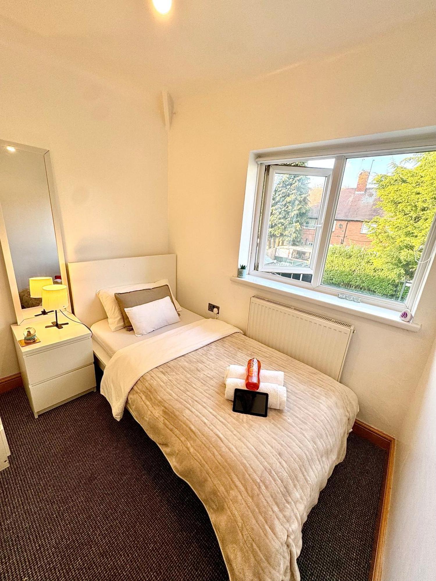 노팅엄 Contractor Haven- 3Bdr Crew House, Free Parking, Fast Wifi & Private Garden 아파트 외부 사진