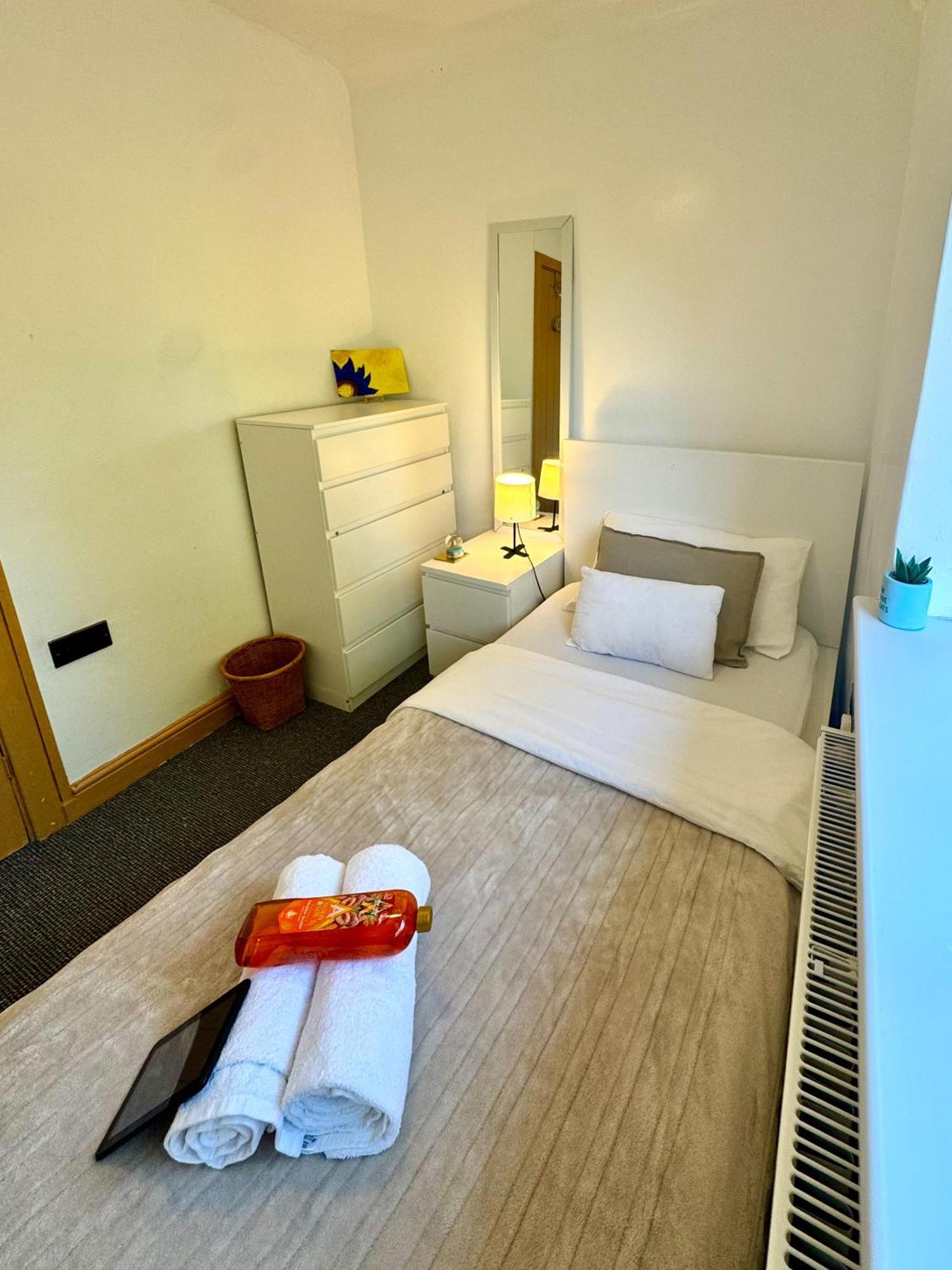 노팅엄 Contractor Haven- 3Bdr Crew House, Free Parking, Fast Wifi & Private Garden 아파트 외부 사진